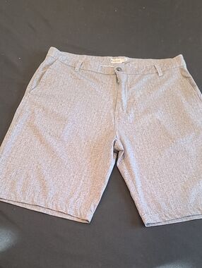 grey, textured Kolby shorts feature a flat front design Lightweight. Sz 34